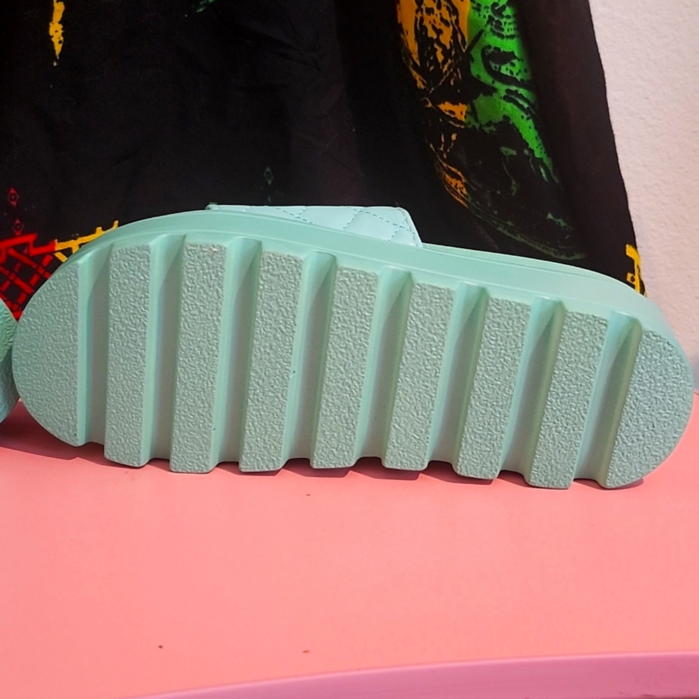 Plastic Sandals - Picture 3 of 4